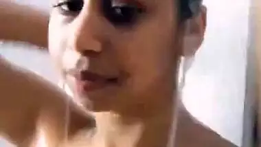 Sexy desi girl Bathing