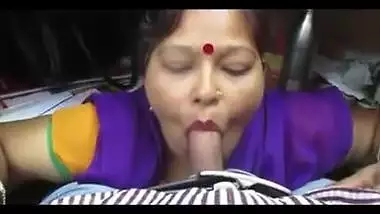 Desi XXX aunty giving blowjob and deepthroat drank cum