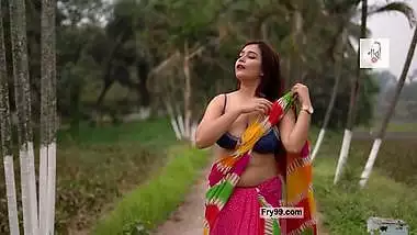 Big boobs model Rimpi sexy photoshoot