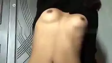 Sexy girl takes a huge dildo in her cunt in Indian mms porn