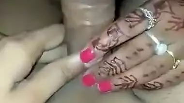 Dirty desi mehandi girl sucking cock like pro