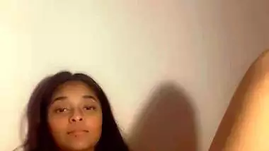 Naked pussy showing hot Indian girl nude viral MMS