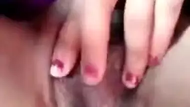 Indian XXX housewife takes off her clothes and shows her pussy MMS