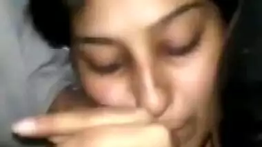 Desi wife giving blowjob to office boss in car