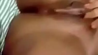 Desi wench shows her fantastic XXX tits and fingers cunt in MMS solo