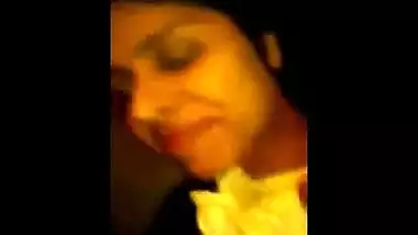 Beautiful Delhi girl gives amazing blowjob to boyfriend