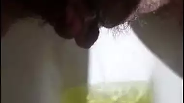 Indian Desi pissing