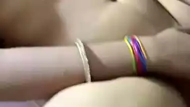 Nasty husband recording his Desi XXX wife’s nude body on camera MMS