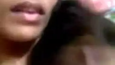 Beautiful Desi chick records herself masturbating for bf