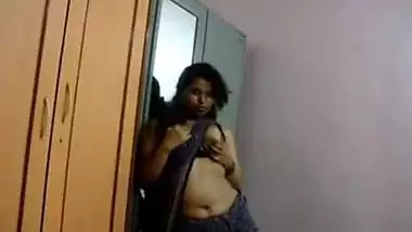 Mallu big boobs house wife Ranjini opens black bra
