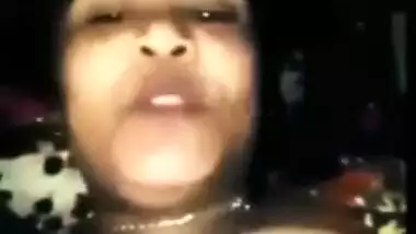 Desi hot bhabi show her big boob