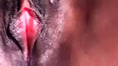 Amateur Lankan Ebony Pregnant Wife Masrtabution - ප්‍රෙග්න්ට් අක්කා තනියම ඇඟිල්ල ගහලා සැපක් ගන්නවා