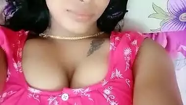 Sexy bhabi show her big boob
