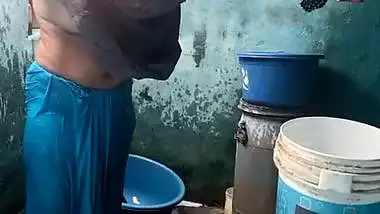 Mature aunty topless bathing caught on camera