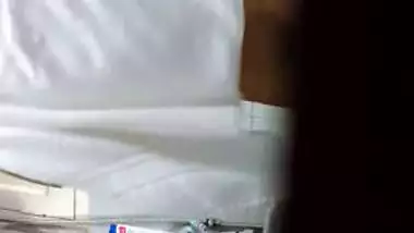 Hairy pussy sister bathing naked caught by brother