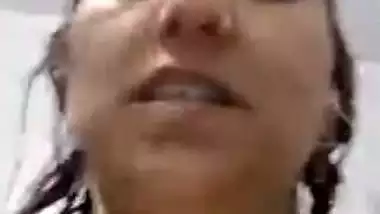 Mature MILF aunty shower nude bath video call