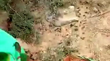 Village Desi XXX aunty giving a good blowjob in woods MMS