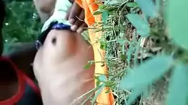 Village girl fucked outdoors by her lover MMS video