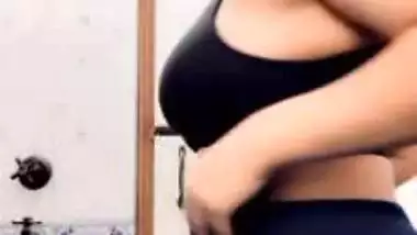 Snapchat girl showing big ass viral video making