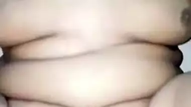 Mature chubby auntie gets her fat XXX twat plowed hard by Desi dude