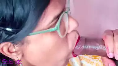 Pinki gives an Indian blowjob to her boss and drinks cum