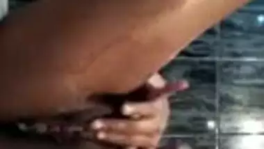 Horny Desi XXX bitch masturbating pussy with bottle video MMS