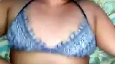 Guy fucks a lady and cums on her in an Indian sex video