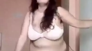 Big Booby chubby Bhabhi HUGE FEAGURE full hotness