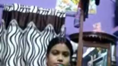 Tamil horny girl fingering herself on camera for her bf