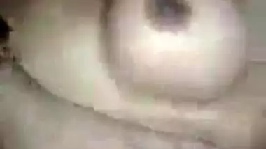 Desi cutie in nature's garb show for the 1st time on web camera