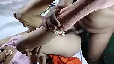Wife ki Punjabi chudasi saheli ko tabadtod chod daala