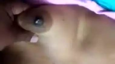 Milking Indian aunty while fucking