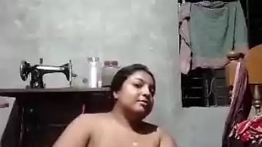 Chubby Bengali housewife nude pussy fingering show