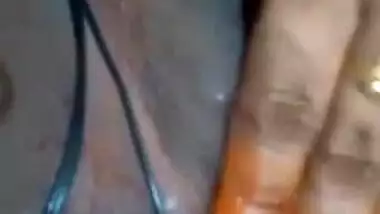 Mature Bangladeshi Bhabhi fingering her pussy on cam