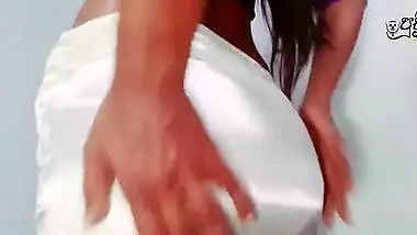 Desi young bhabi showing her boobs and pussy