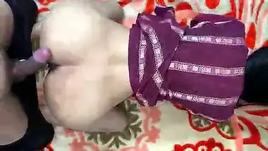 After seducing Bhabhi, I fucked her pussy and made a video secretly