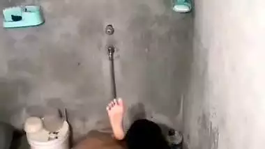 Indian sex MMS of a guy fucking his GF in the bathroom
