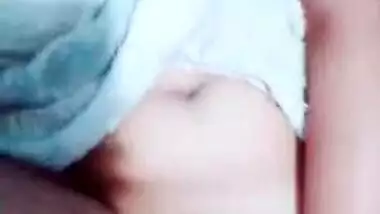 Young Desi babe shows her beautiful body shapes on camera XXX