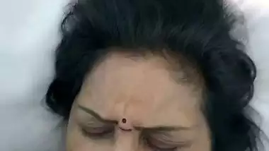 Wife mouth fucking during honeymoon in hotel room