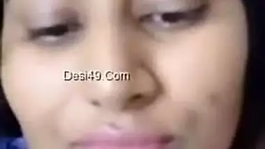 Naked Desi bombshell gently massages her XXX vagina in the bedroom