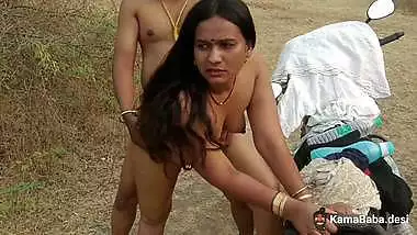 Nude Kolhapuri Savita Vaini’s outdoor Marathi sex video